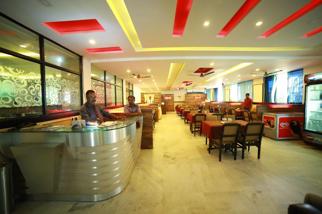 Qik Stay @ S.K. Continental Мисор Екстериор снимка