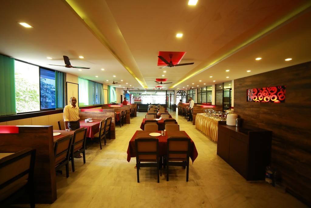 Qik Stay @ S.K. Continental Мисор Екстериор снимка