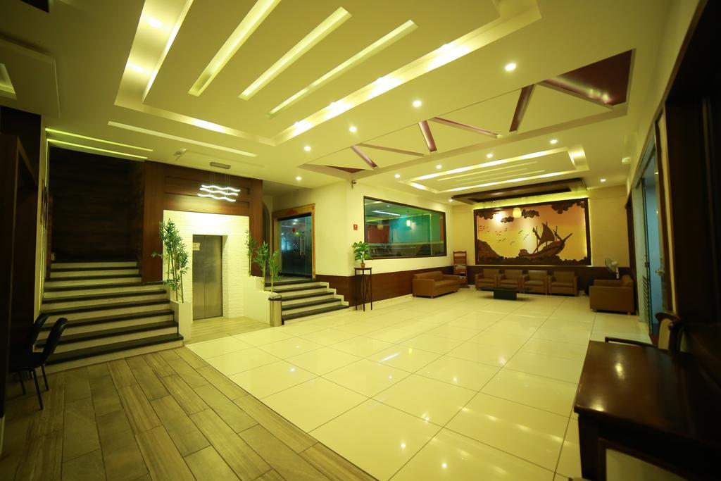 Qik Stay @ S.K. Continental Мисор Екстериор снимка